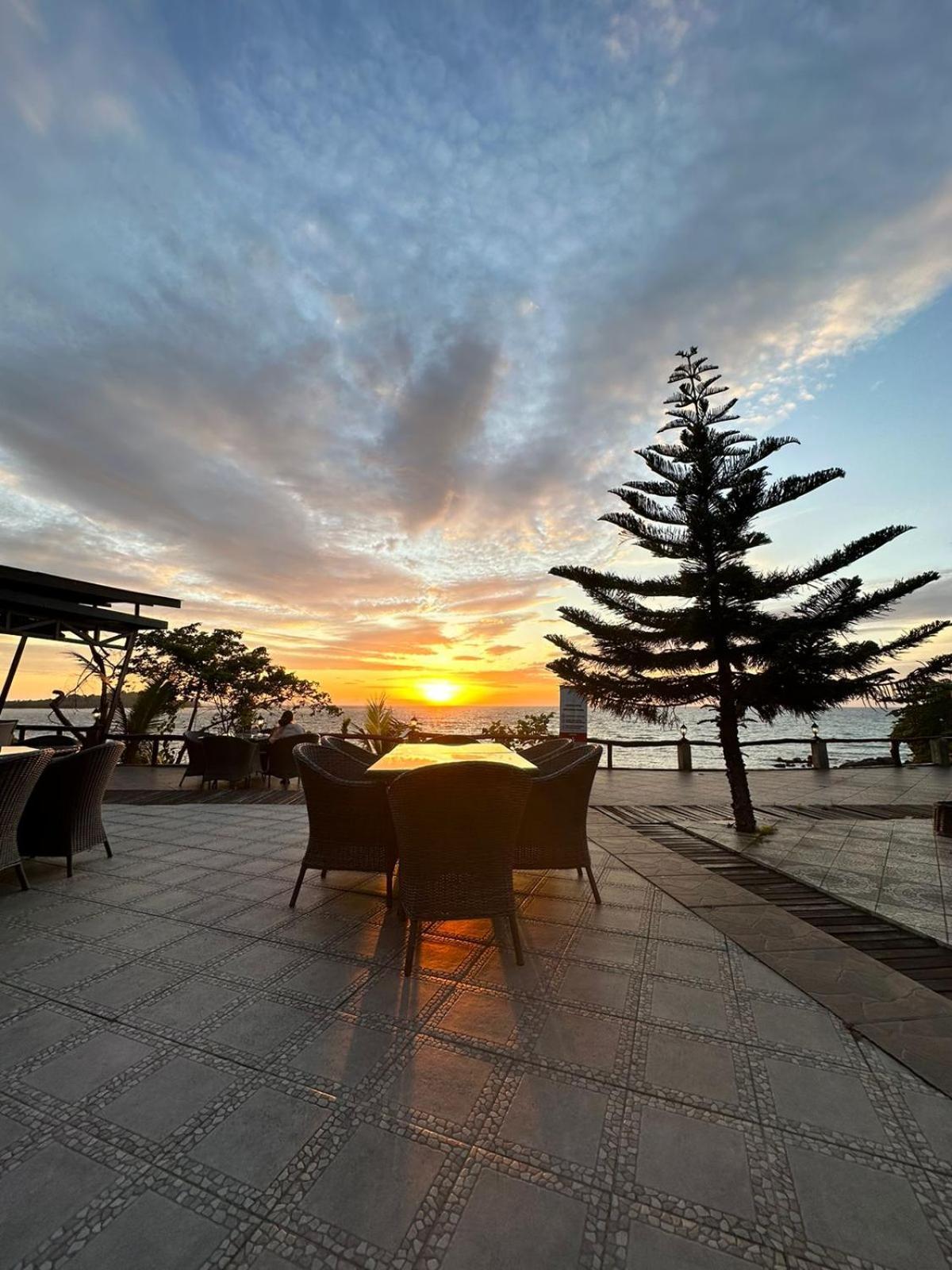 Kasuari Valley Beach Resort 소롱 외부 사진
