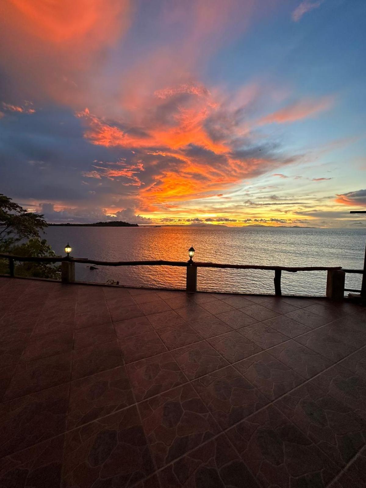 Kasuari Valley Beach Resort 소롱 외부 사진