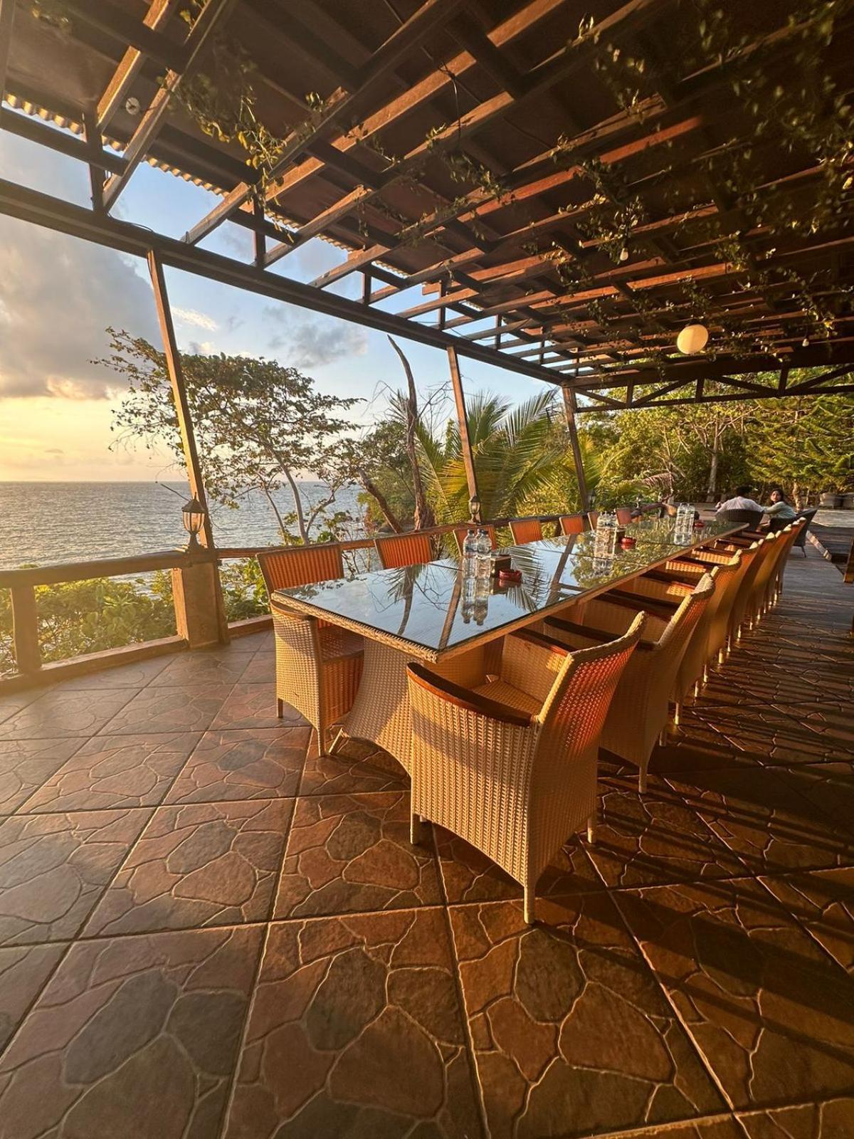 Kasuari Valley Beach Resort 소롱 외부 사진