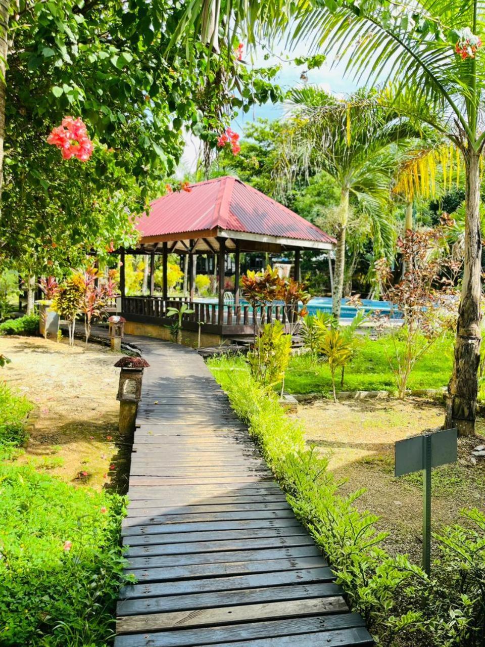 Kasuari Valley Beach Resort 소롱 외부 사진