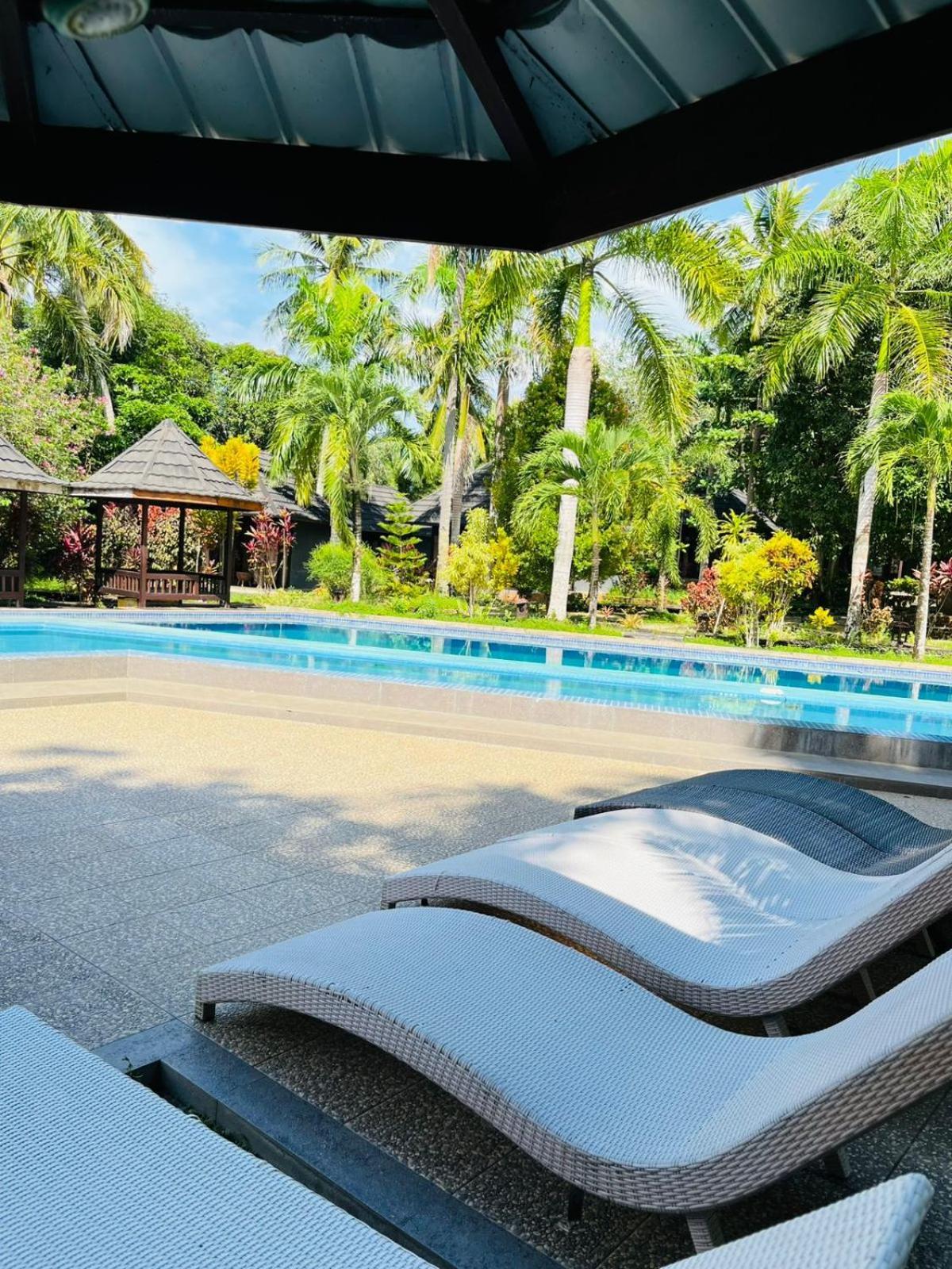 Kasuari Valley Beach Resort 소롱 외부 사진