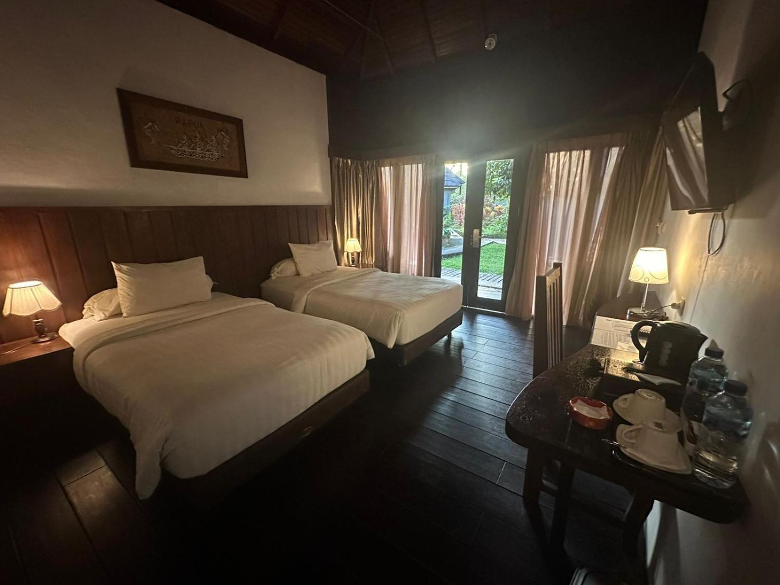 Kasuari Valley Beach Resort 소롱 외부 사진